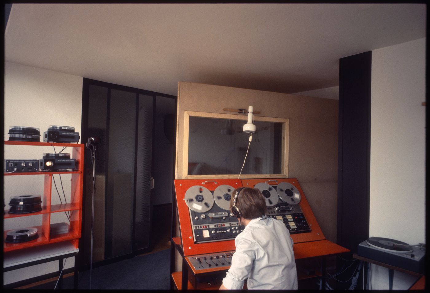 Slide for the project of "Multivisions" slides shows presentations about Chandigarh