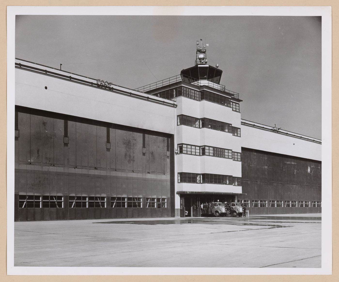 View of the control tower on the north [?] façade of Hangar No. 1, Ford Motor Company Willow Run Bomber Assembly Plant, Willow Run, Michigan