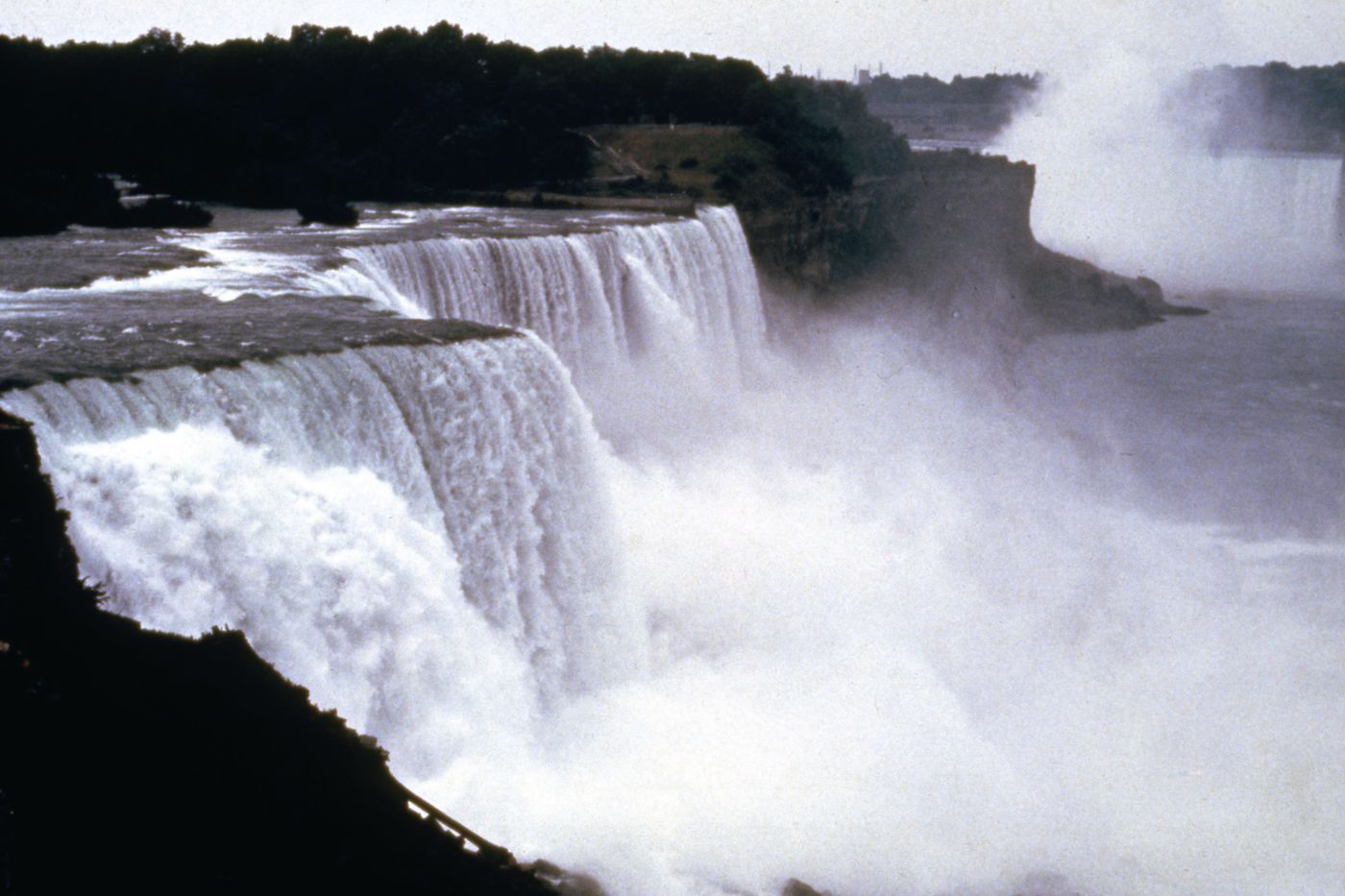 Photograph of Niagara Falls for research for Olmsted: L'origine del parco urbano e del parco naturale contemporaneo