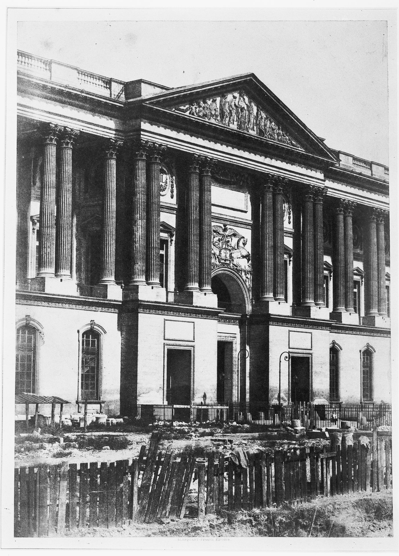 Colonnade du Louvre / Perrault Arch XVIIe Siècle.