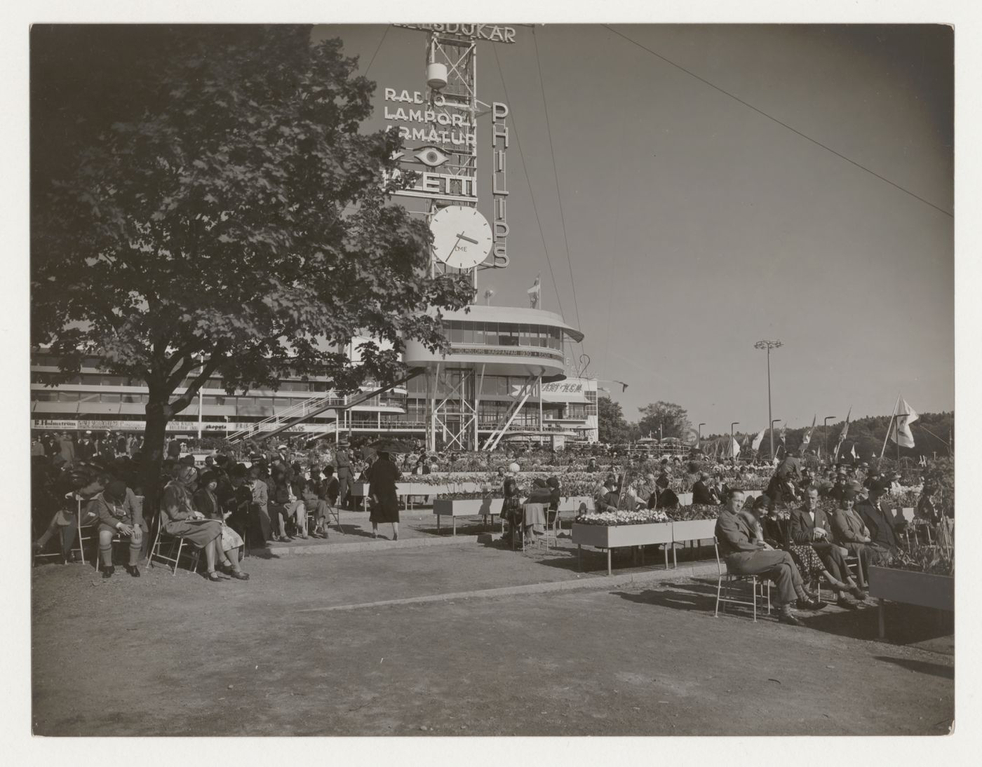 Exterior view of Paradise Restaurant, the advertising mast and the fairgrounds at the Stockholm Exhibition of 1930, Stockholm