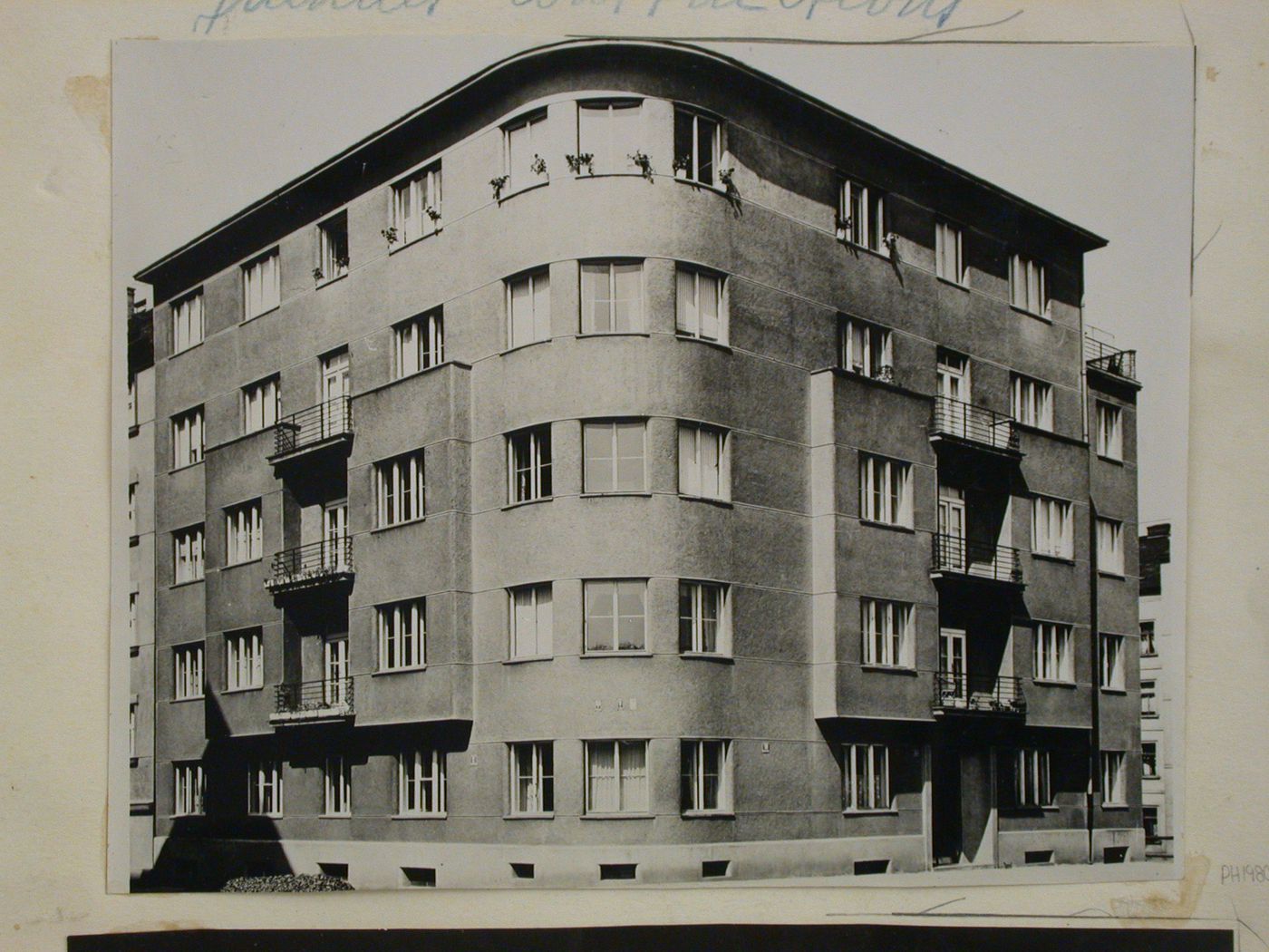 Immeuble. Tchécoslovaquie. Oldrich Stary, architecte à Prague