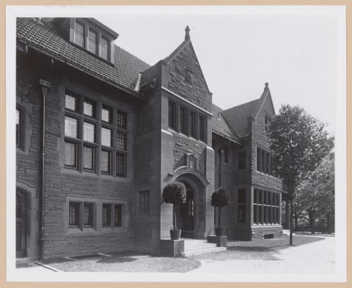 View of the main entrance of the Horace Elgin Dodge house (also known as "Rose Terrace", now demolished), Grosse Pointe, Michigan