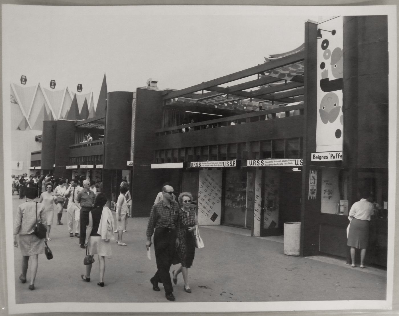 Partial view of the Expo-Express C with its boutiques and stores, Expo 67, Montréal, Québec