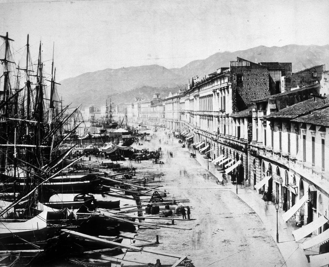 Plate from album ''Views of Italy, Monaco, Algers, Lisbonne, Gibraltar and Montserrat by various photographers''