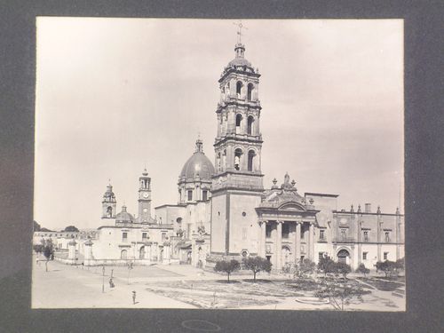 View of the Iglesia and Convento de San Francisco showing the atrio with the Capilla de los Dolores, Celaya, Mexico