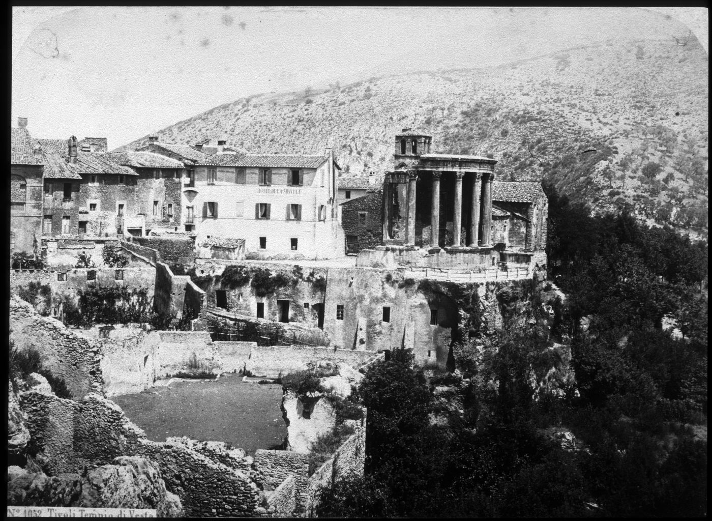 Plate from album ''Views of Italy, Monaco, Algers, Lisbonne, Gibraltar and Montserrat by various photographers''