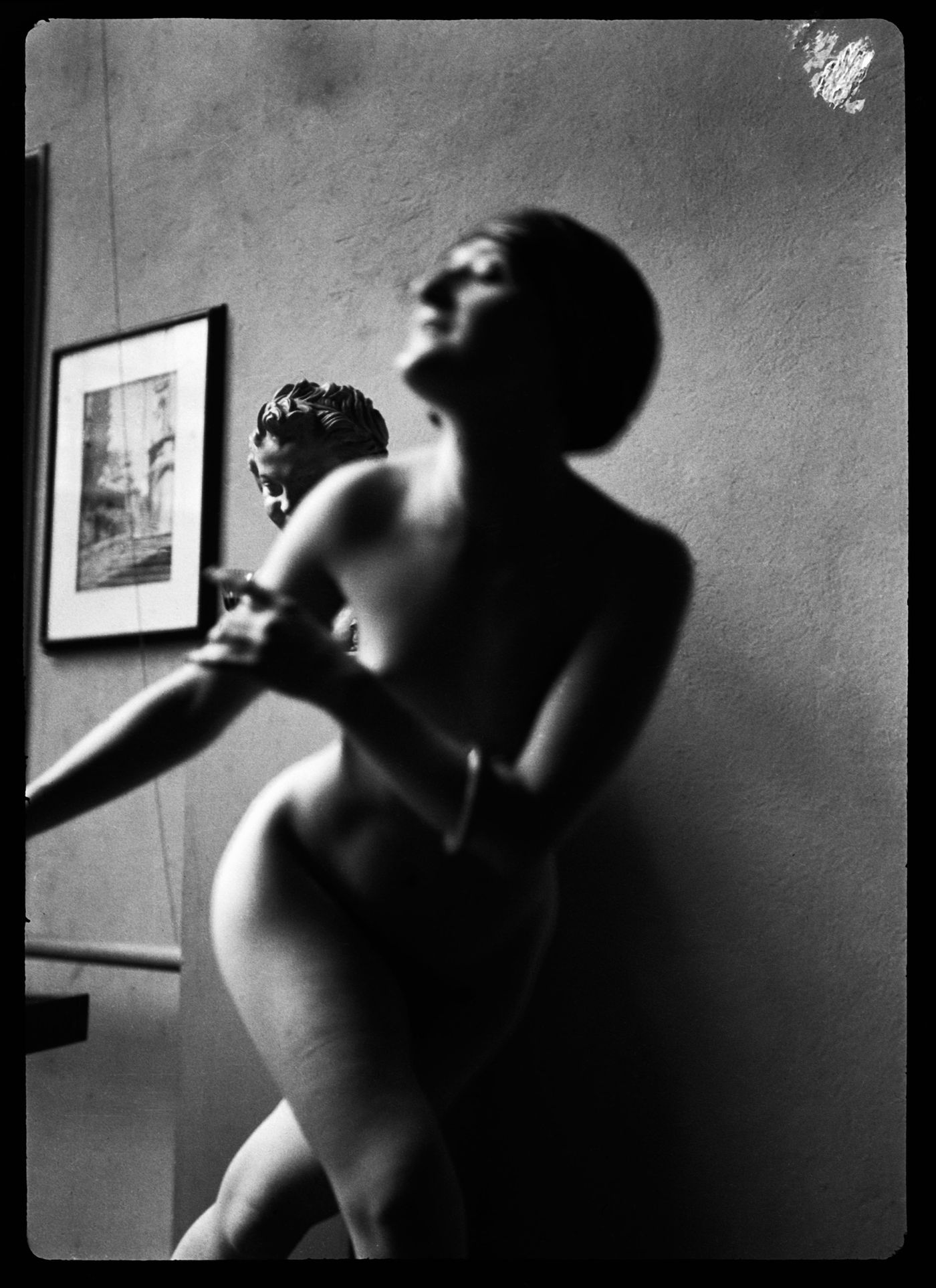 Portrait de Clorinthe Perron posant nue
