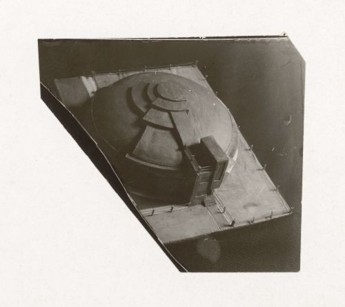 Photograph of a student model by L. Grinshpun on the topic "Exercise on Finding the Expressiveness of Volume. Riding School" for the "Space" course at the Vkhutein (Moscow Higher Technical Institute), Moscow