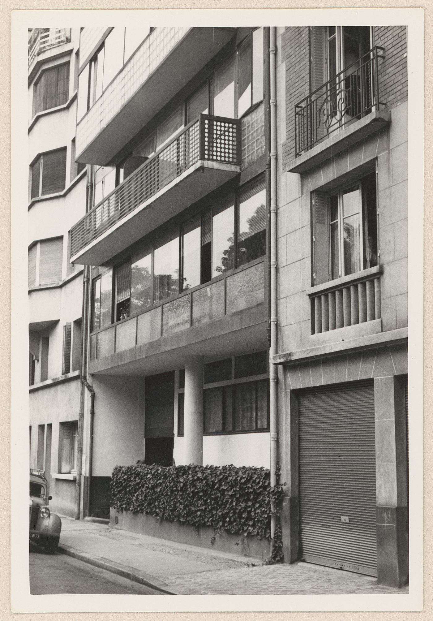 View of 24 rue Nungesser et Coli, Paris, France (Le Corbusier's apartment)