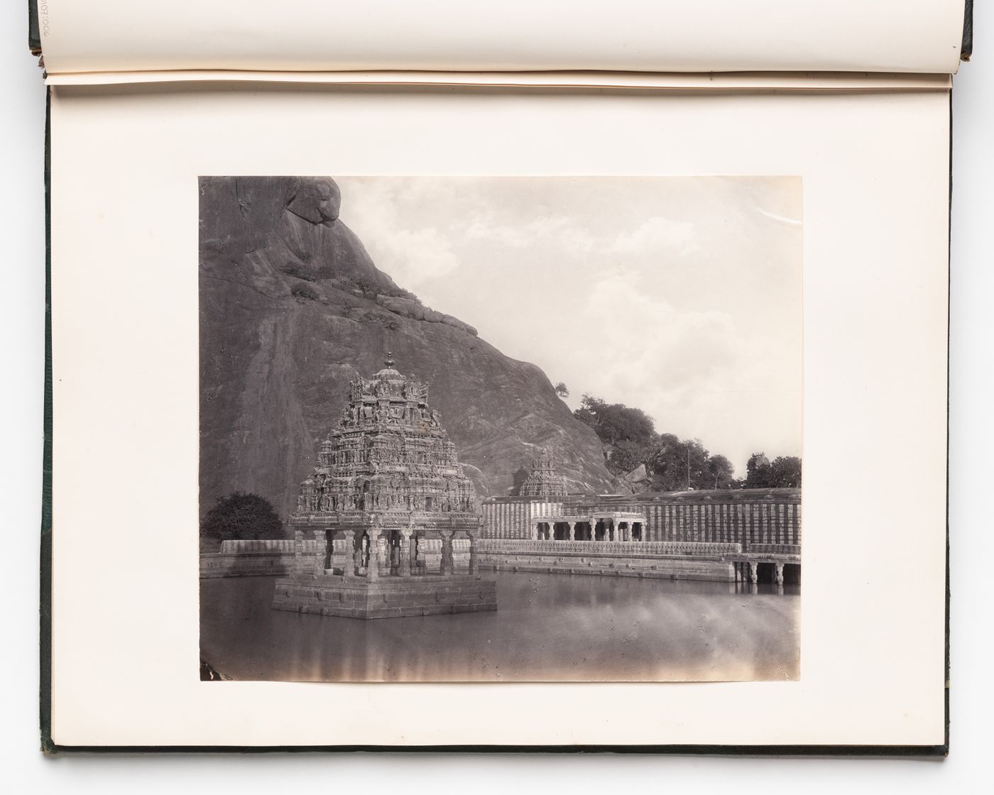 View of a rock, a water tank and a central pavilion with a hypostyle hall on its right, Kaloogoomulla (now Kalugumalai),  India