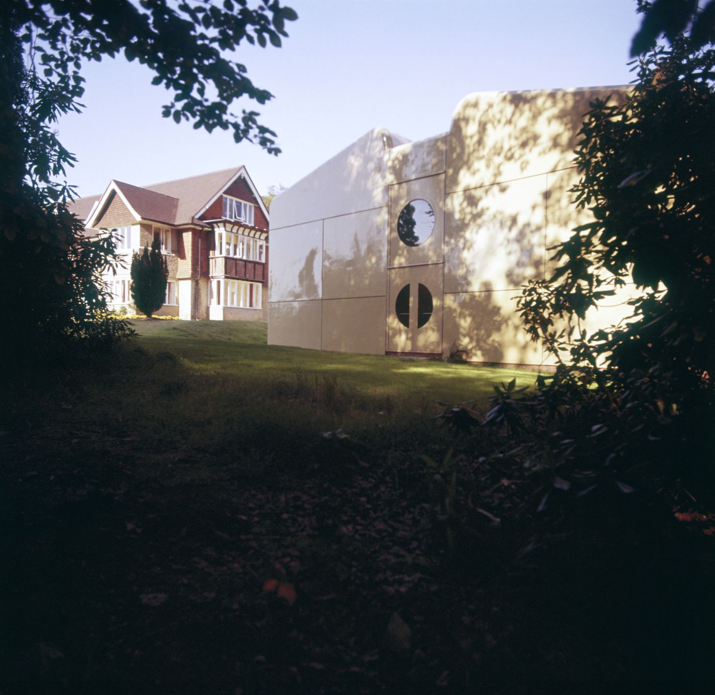 Olivetti Training Centre, Haslemere, England: exterior view