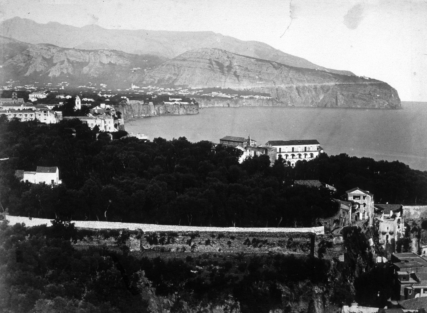 Plate from album ''Views of Italy, Monaco, Algers, Lisbonne, Gibraltar and Montserrat by various photographers''