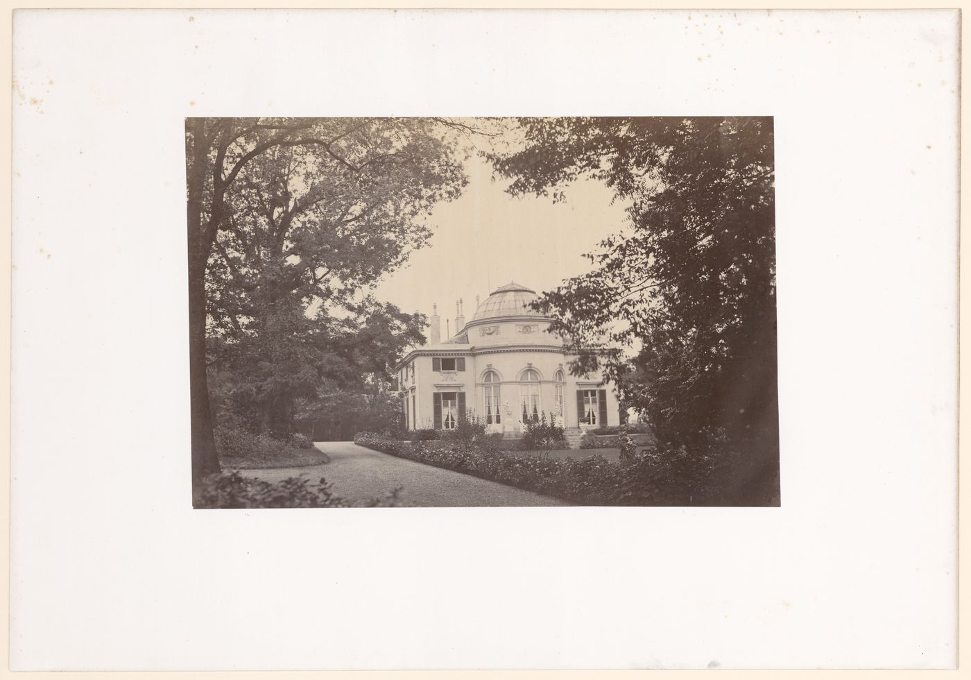 Bois de Boulogne, view of le Château de Bagatelle, Paris, France