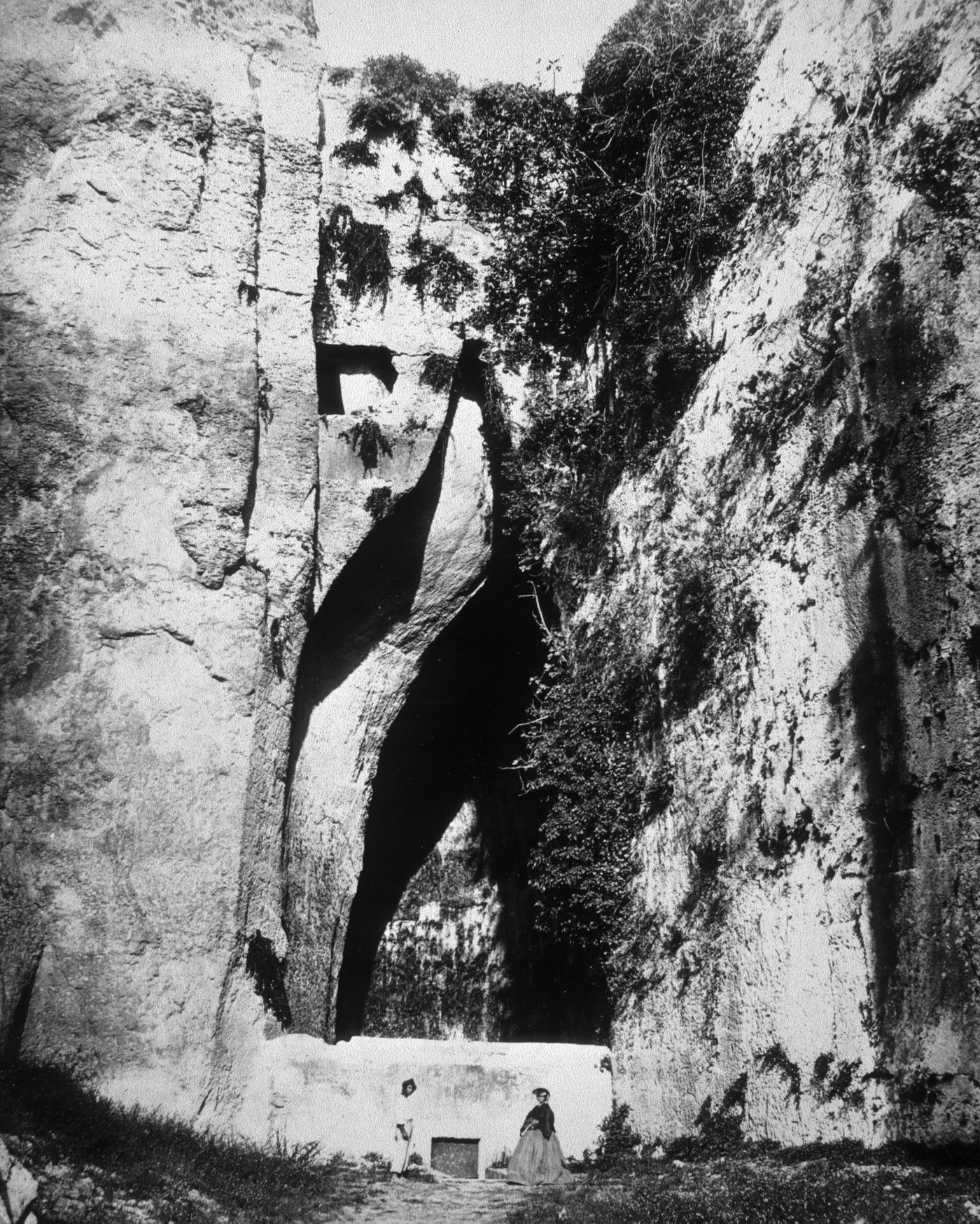 Plate from album ''Views of Italy, Monaco, Algers, Lisbonne, Gibraltar and Montserrat by various photographers''