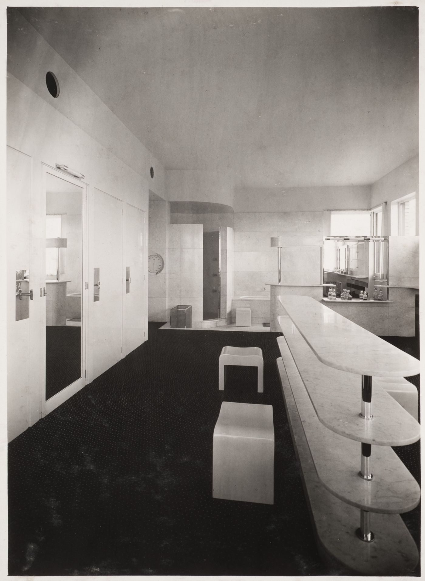 Vue de la salle de bains des parents, Villa Cavrois à Croix, France