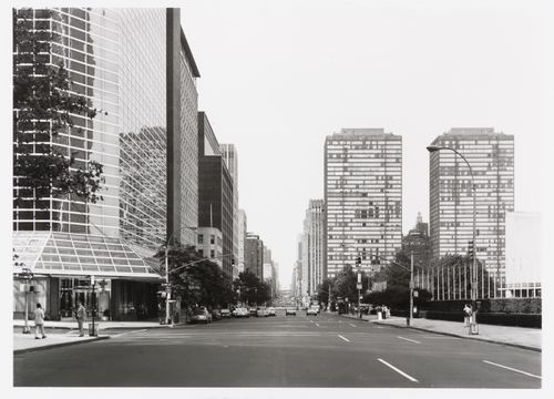 Die Architektur der Strasse, New York City, Dez 1977 - Sept 1978: United Nation Plaza, Manhattan