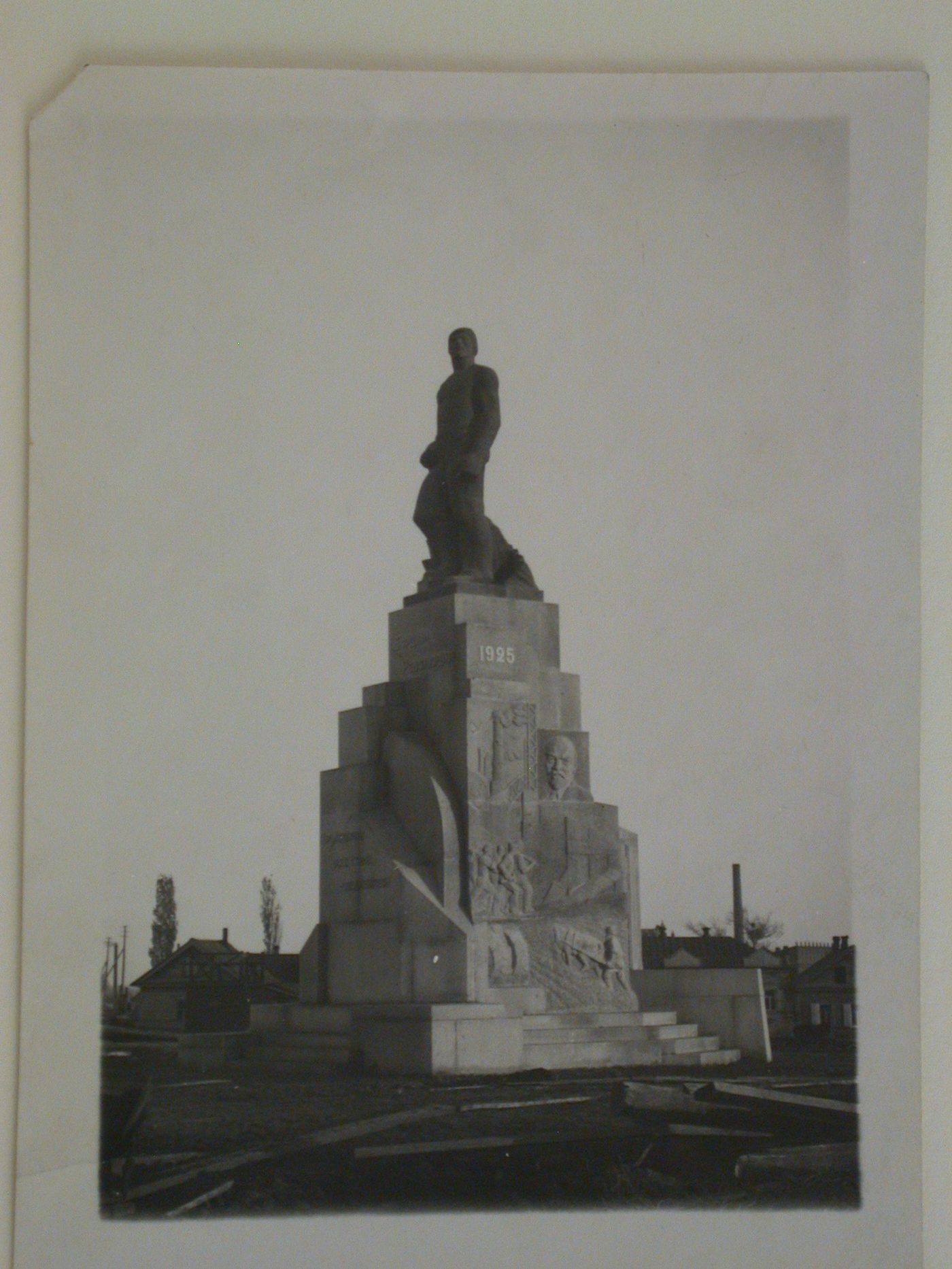 View of a monument to the Fighters of the Revolution, Saratov, Soviet Union (now in Russia)