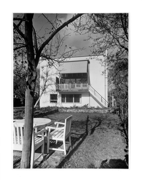 Dr Rabe House, Zwenkau - back withgardge