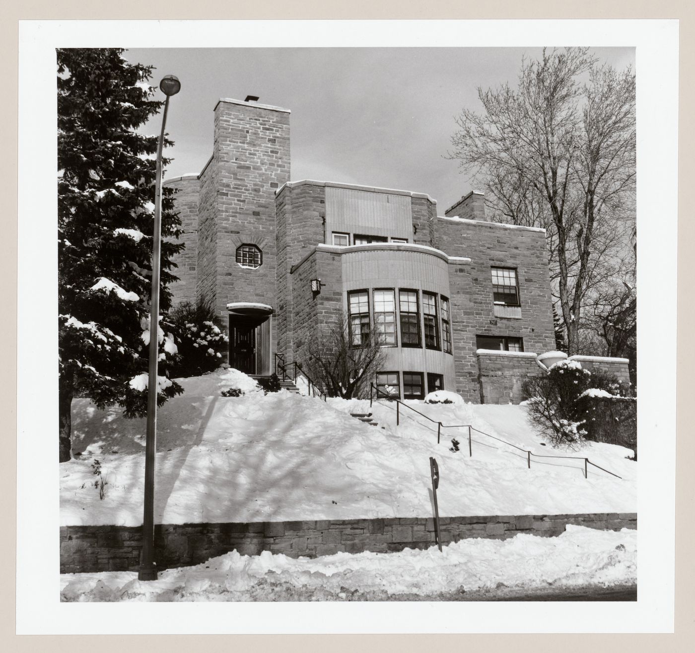 View of the principal façade of a house in winter, 77 Sunnyside Avenue, Westmount, Québec