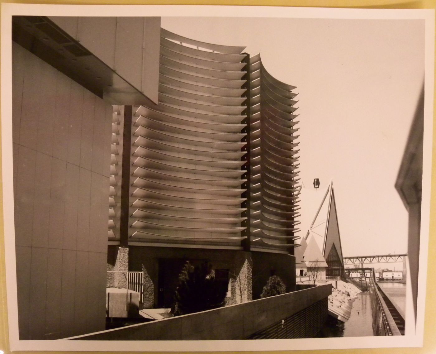Back view of the Canadian Pacific-Cominco Pavilion, Expo 67, Montréal, Québec