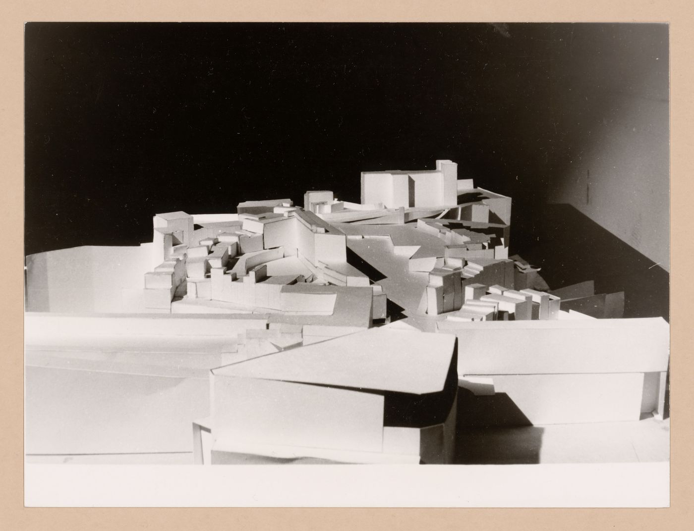 View of model for Edifício de Escritórios na Av. D. Afonso Henriques, Porto, Portugal