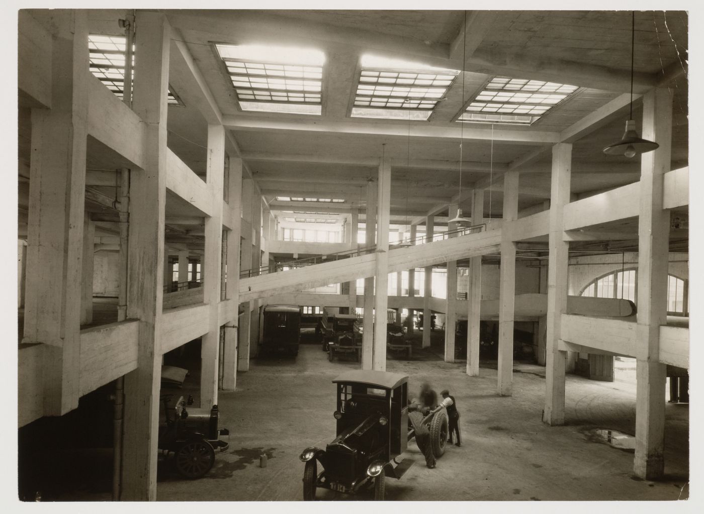 Vue intérieure du Motordrome, Garage de la Montée du Zouave, Montréal, Canada