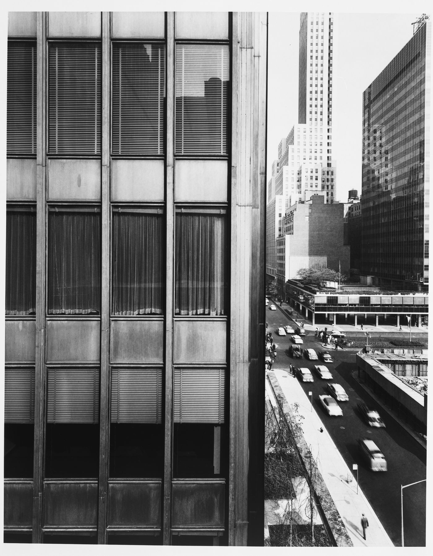 Close-up view of the Seagram Building showing the structure of the curtain wall including a corner column, mullions, spandrels and windows, New York City