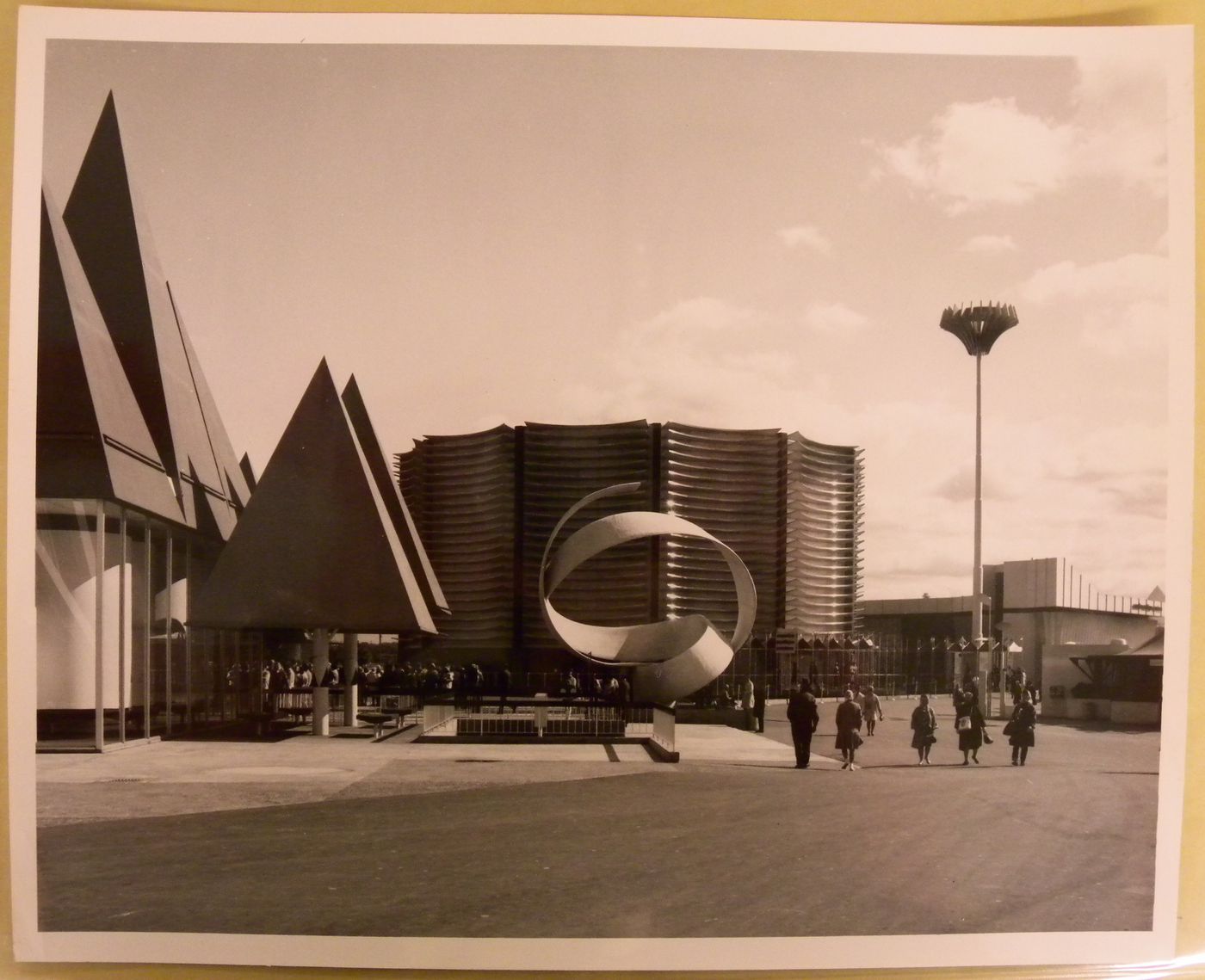 Partial view of the Canadian Pacific-Cominco Pavilion with the Canadian Pulp and Paper Pavilion on the left and a sculpture in foreground, Expo 67, Montréal, Québec