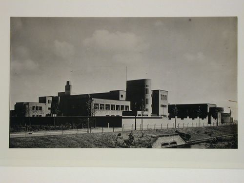 Lycée à La Haye. J. Limburg architecte