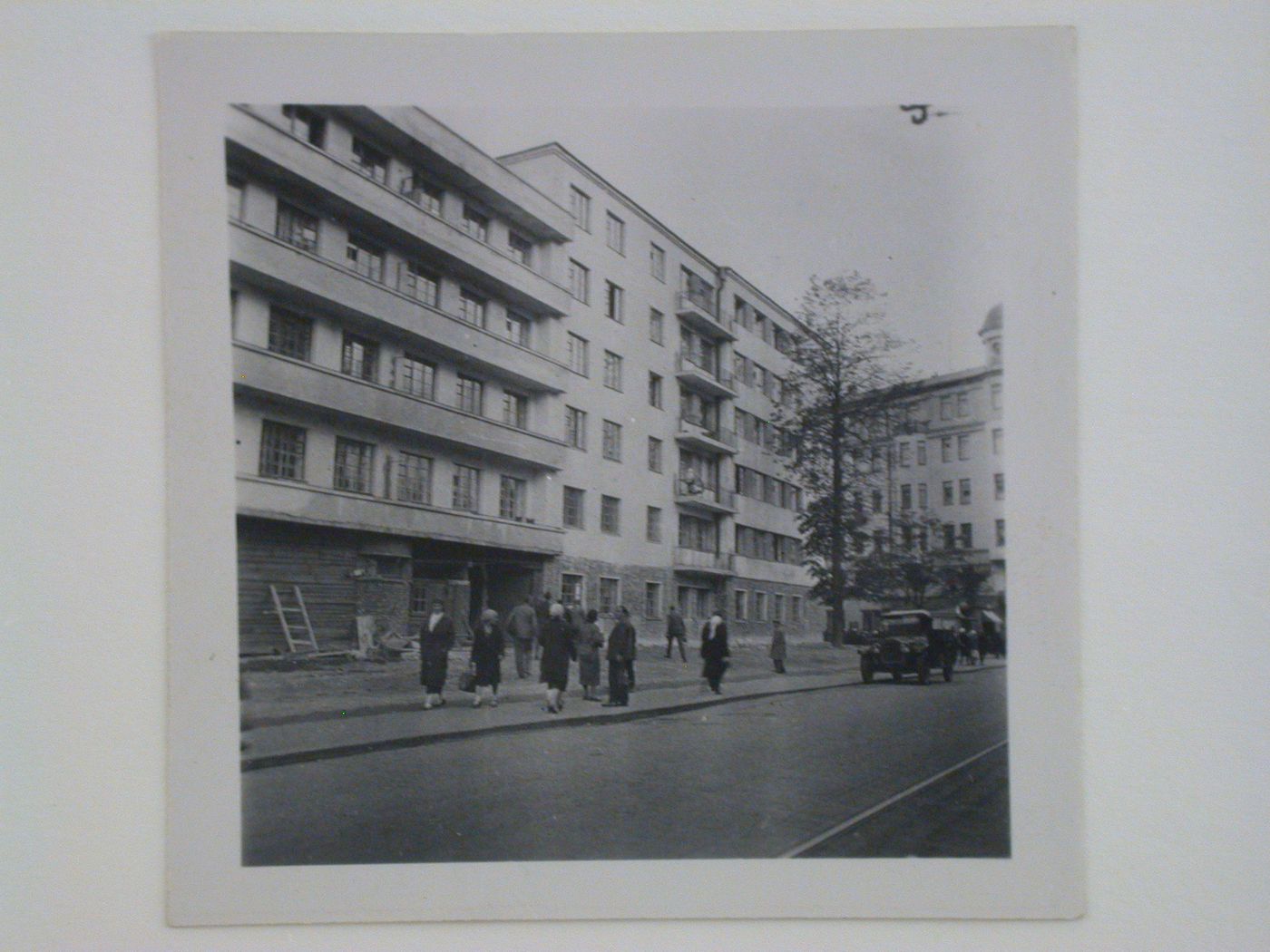 View of the principal façade of an unidentified apartment house