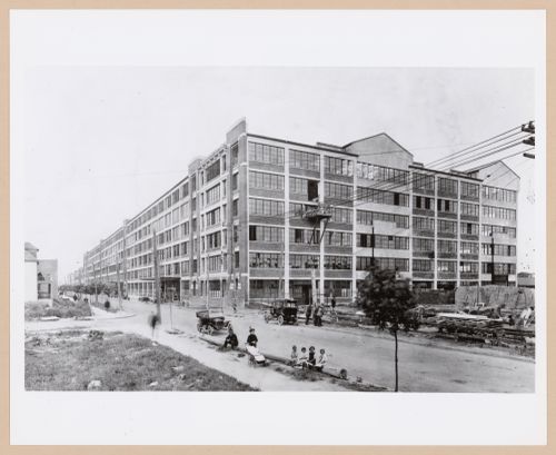 View of the principal and lateral façades of the annex of the Manufacturing Building (now partially a warehouse and partially abandoned) under construction, Highland Park Plant (now abandoned), Ford Motor Company, Highland Park, Michigan