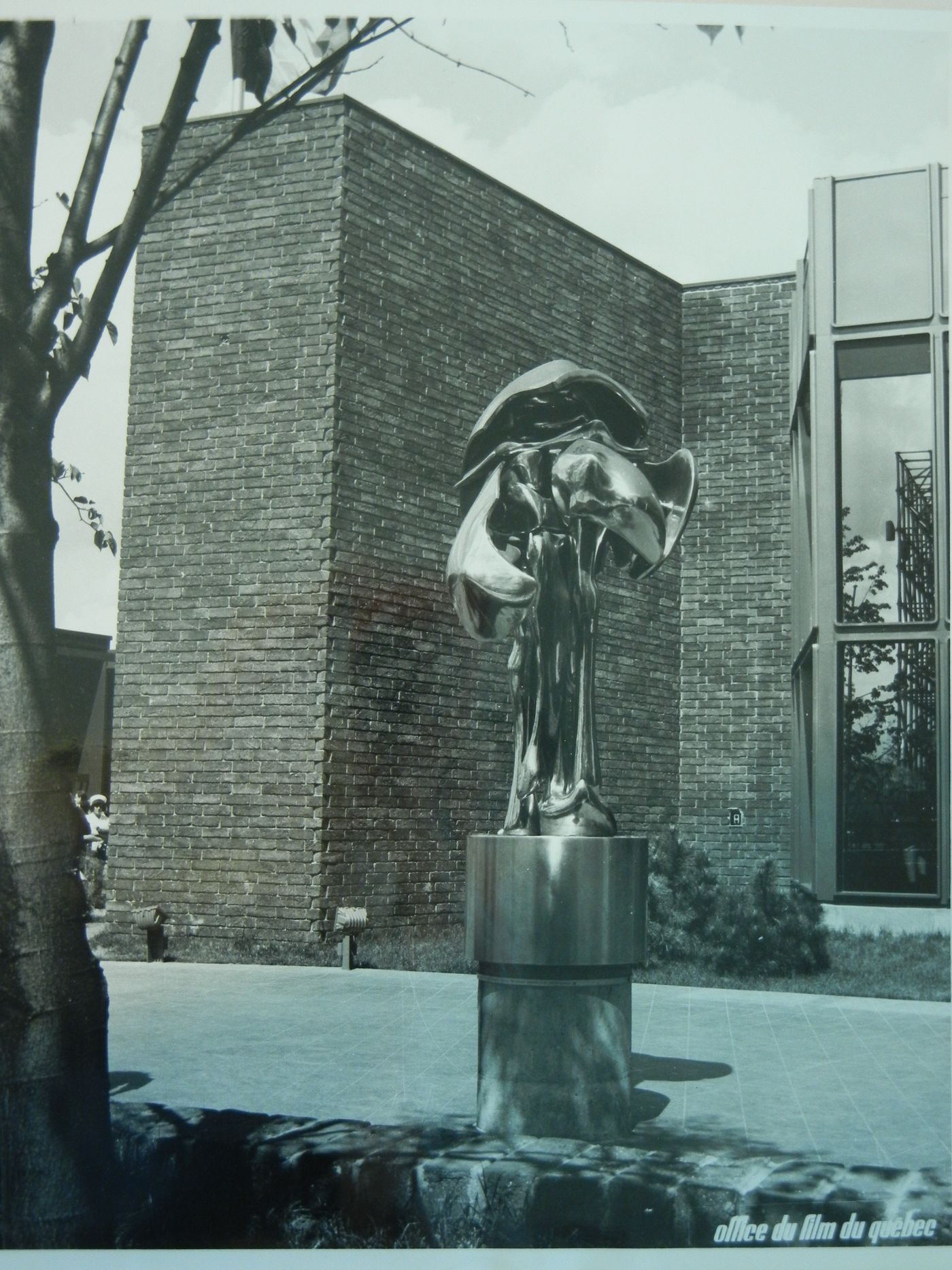 View of an unidentified sculpture next to the Belgian Pavilion, Expo 67, Montréal, Québec