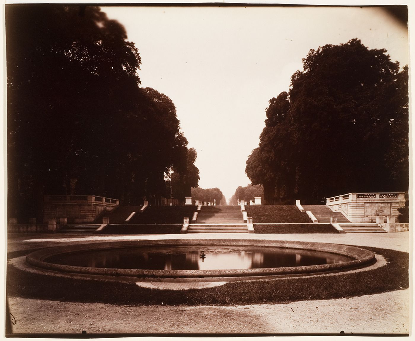 Fountain, with allée behind, in parc de Saint-Cloud, Saint-Cloud, France