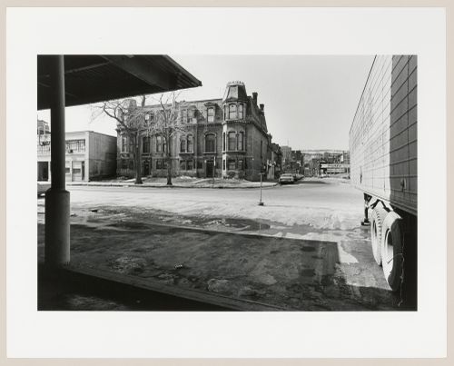 View of the northwest corner of rue Drummond and rue de la Gauchetière from the loading dock of Windsor Station, Montréal