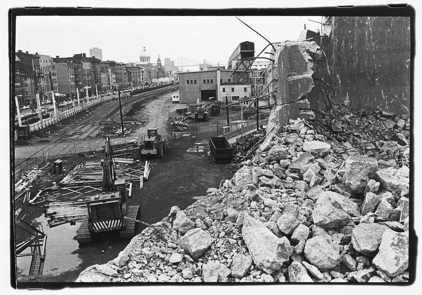 Demolition des Silos du Port de Montreal