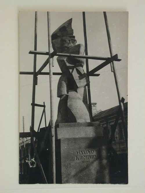 View of a monument to Mikhail Bakunin during installation, Moscow