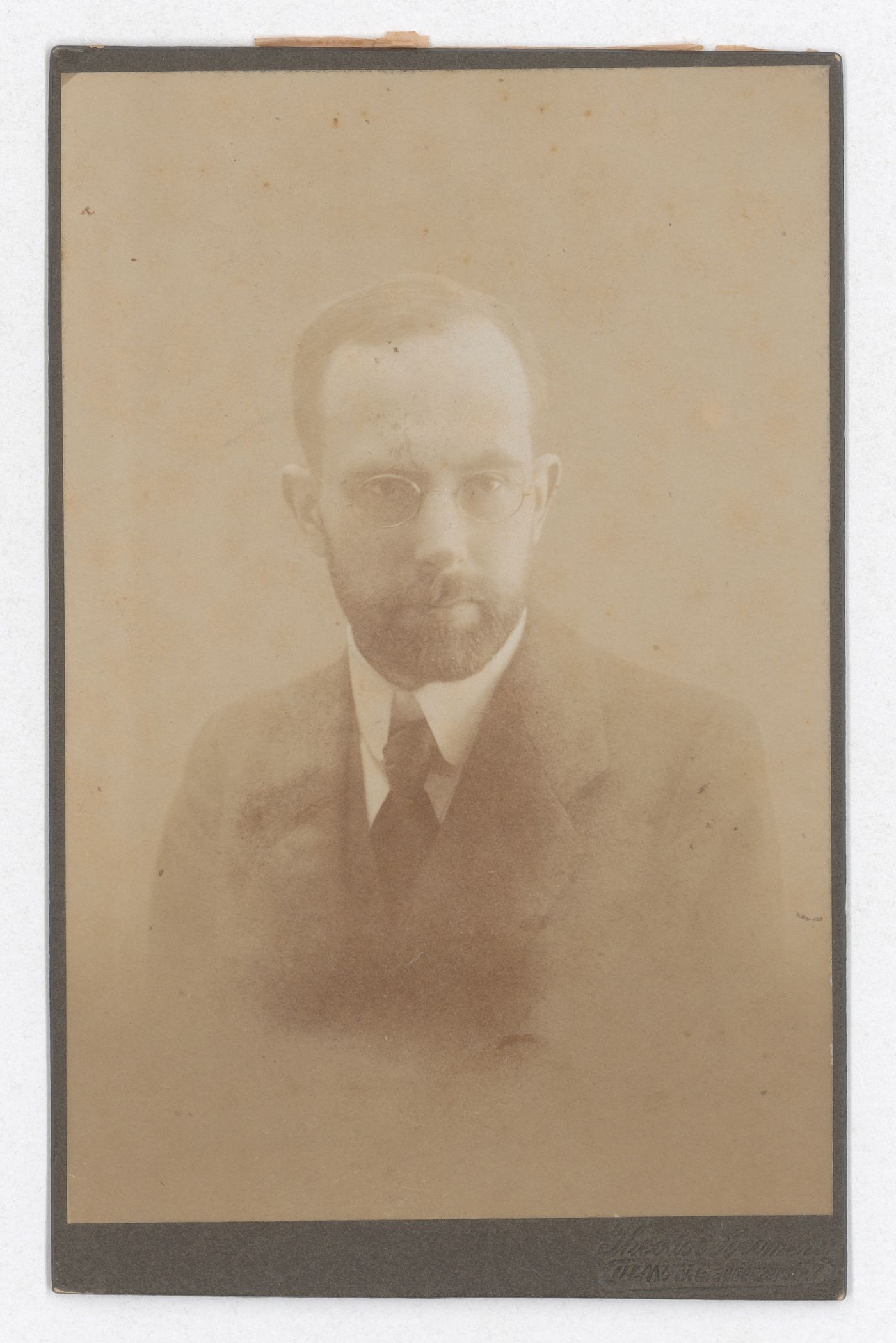 Cabinet photograph of Paul Goesch