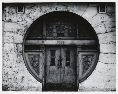 Building façade with round doorway cut out and leaded glass ornamentation, Chicago, Illinois