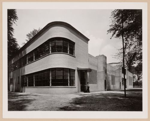 View of the principal and lateral façades of a laboratory, General Motors Corporation Argonaut Realty division Diesel Engine Assembly Plant, Redford, Michigan