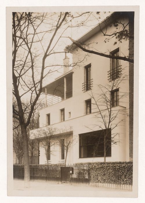 Exterior view of the Gompel hôtel particulier, boulevard Suchet, 16th arrondissement, Paris, France