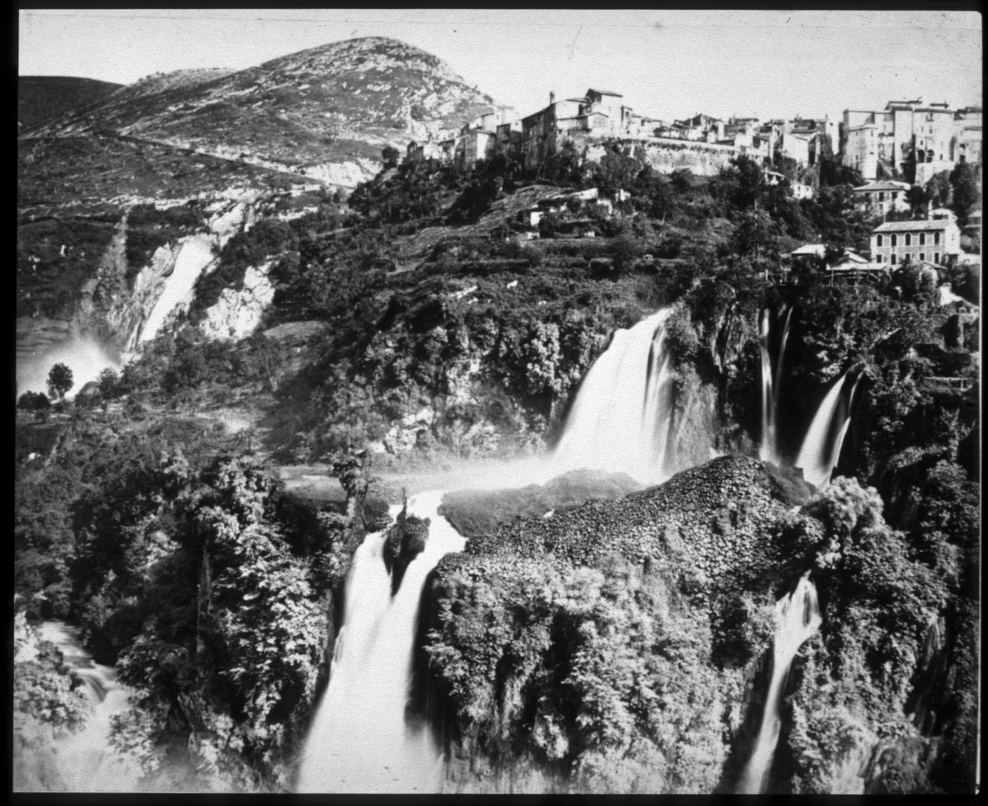 Plate from album ''Views of Italy, Monaco, Algers, Lisbonne, Gibraltar and Montserrat by various photographers''