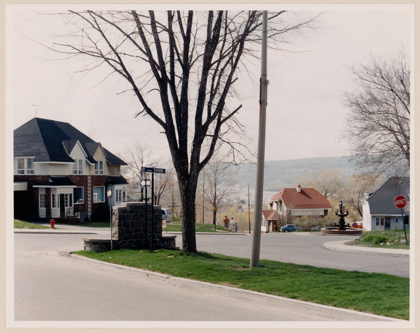 Junction of avenue Thorne and chemin Kipawa looking south, Témiscaming