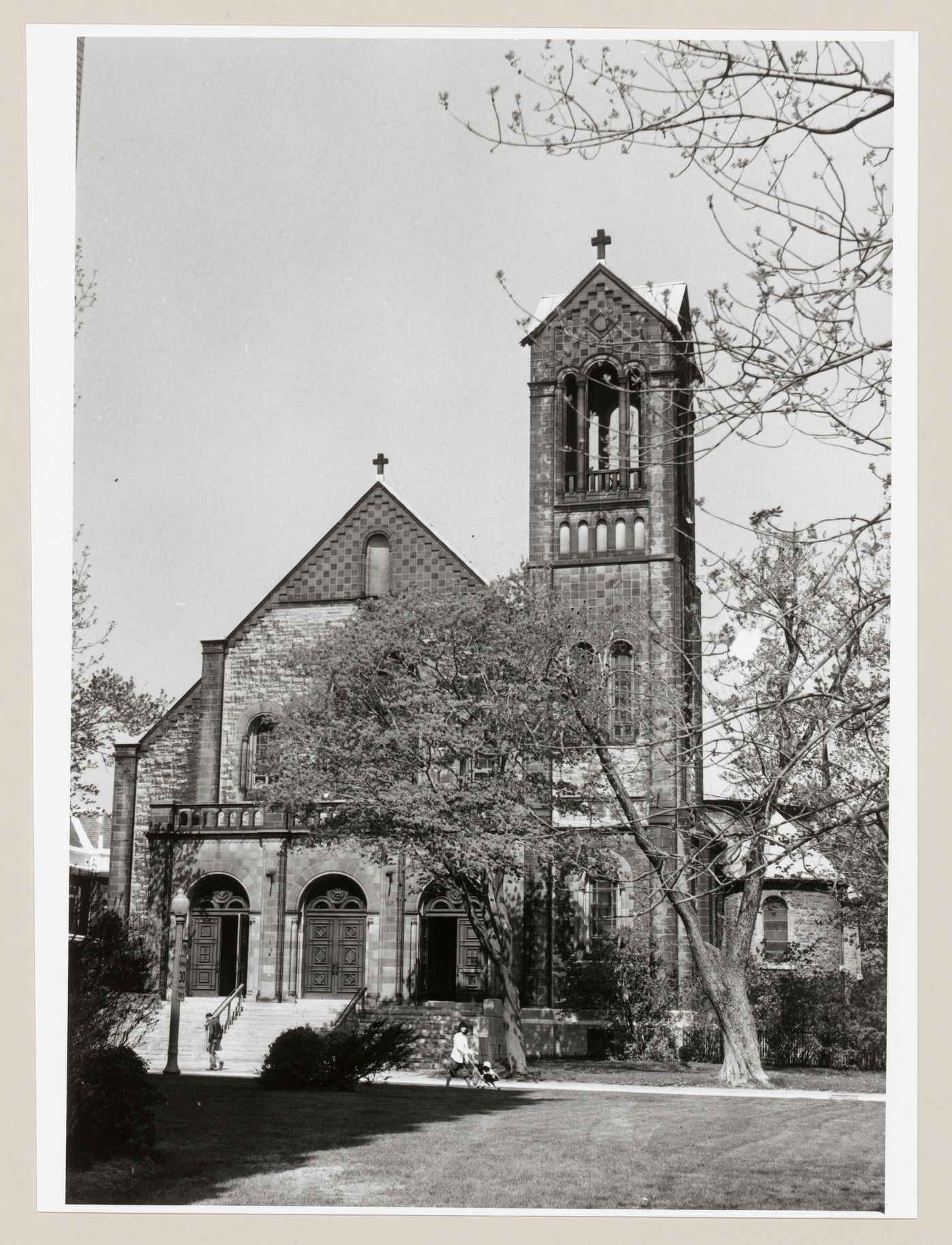 View of the principal façade of Saint-Léon de Westmount Church, 4311 de Maisonneuve Boulevard, Westmount, Québec