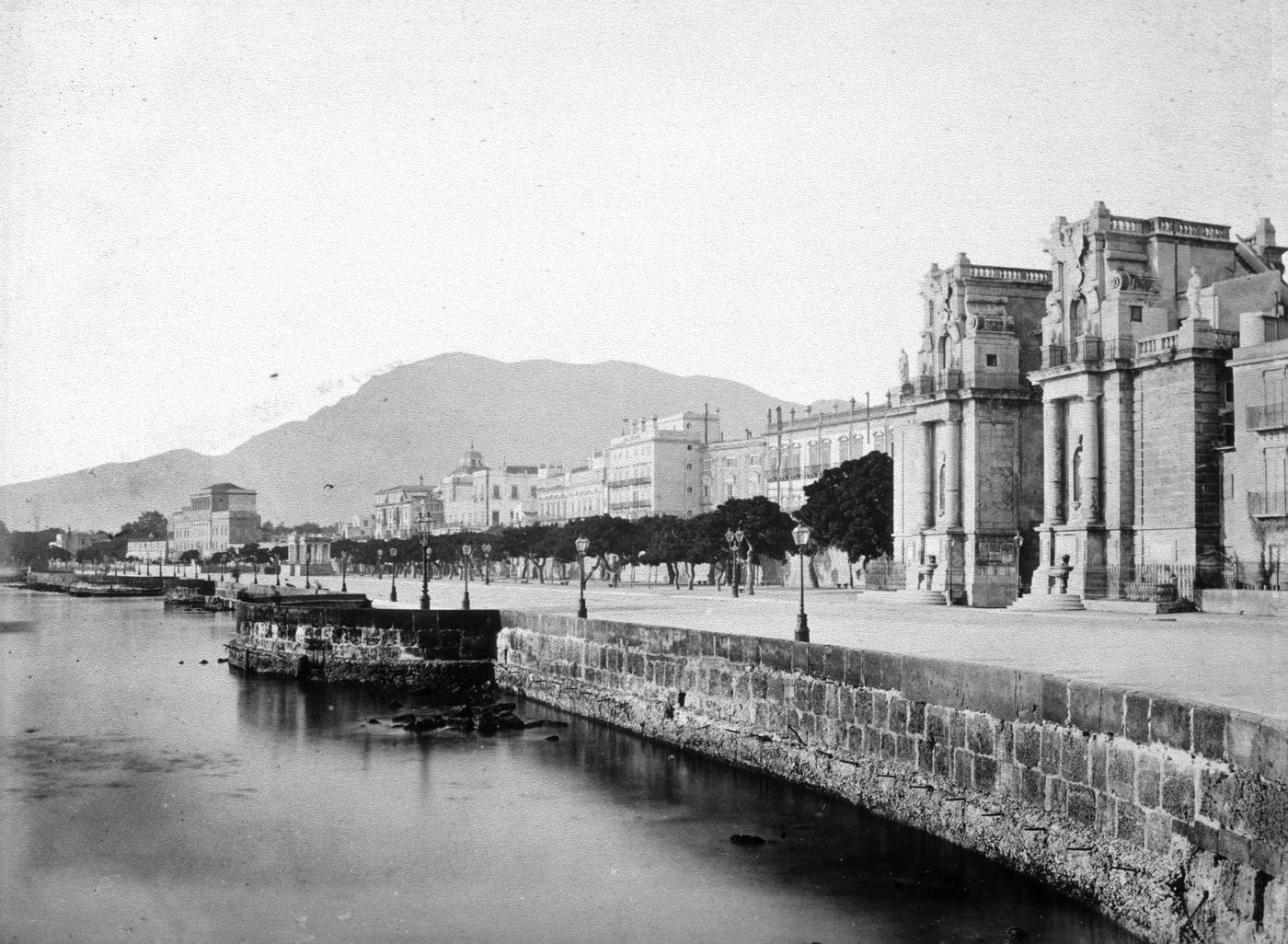 Plate from album ''Views of Italy, Monaco, Algers, Lisbonne, Gibraltar and Montserrat by various photographers''