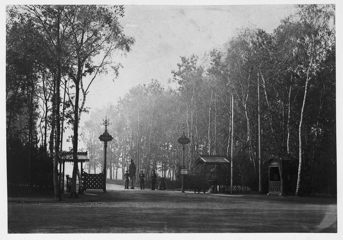 Plate from album ''Vues du Pre Catelan Bois de Boulogue''