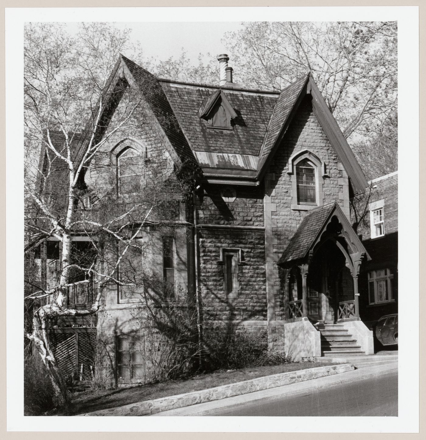 View of the principal façade of a house, 490 Mountain Avenue, Westmount, Québec