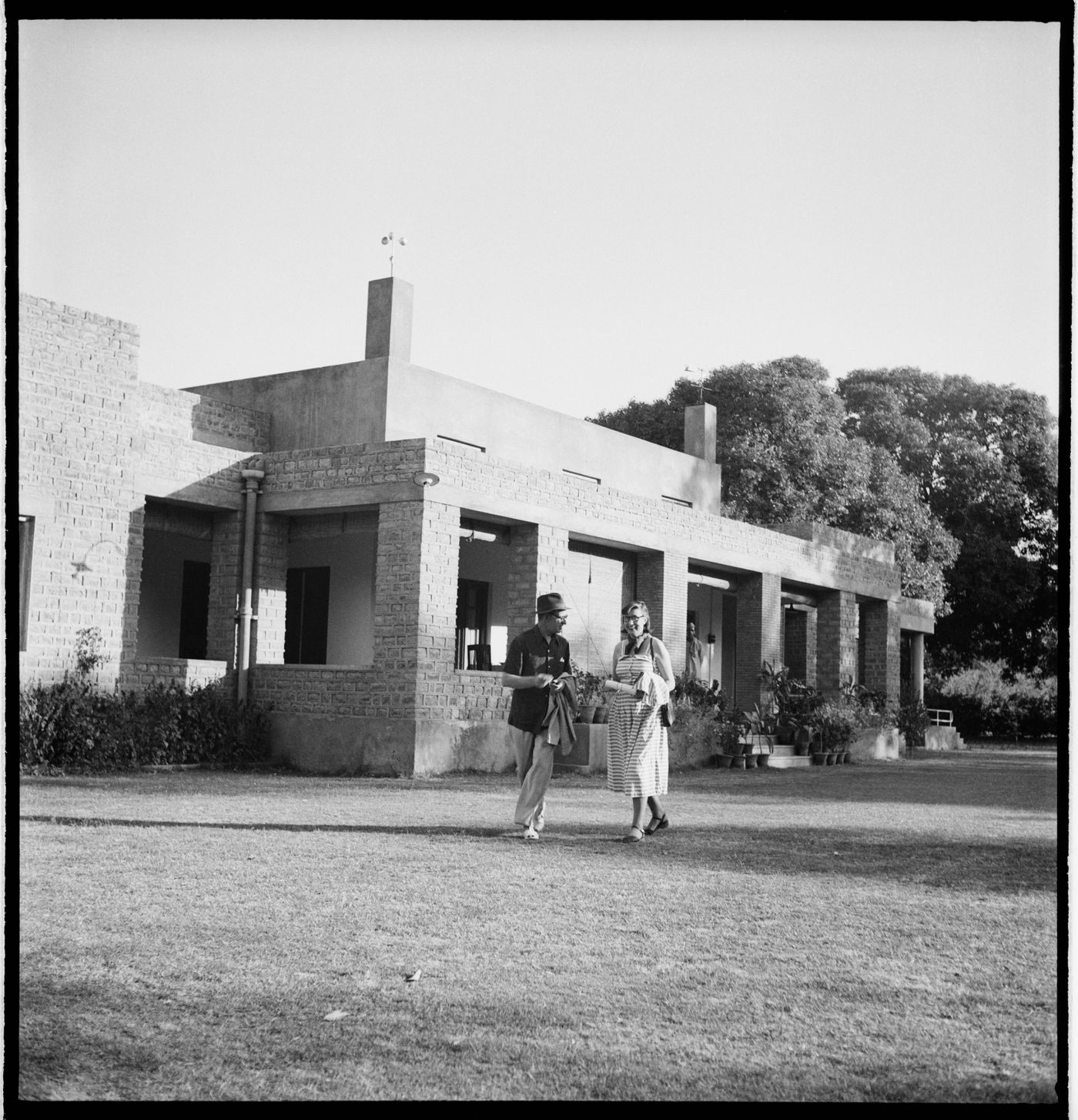 Maxwell Fry and Jane Drew in front of an unidentified house in Chandigarh, India