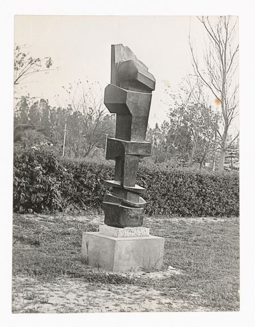 Photograph of unidentified sculpture