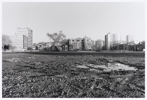 Distant view of Shaughnessy House from across boulevard Dorchester (now boulevard René-Lévesque), Montréal, Québec